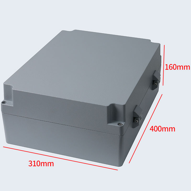 ¿Cuáles son las características del gabinete de aluminio?